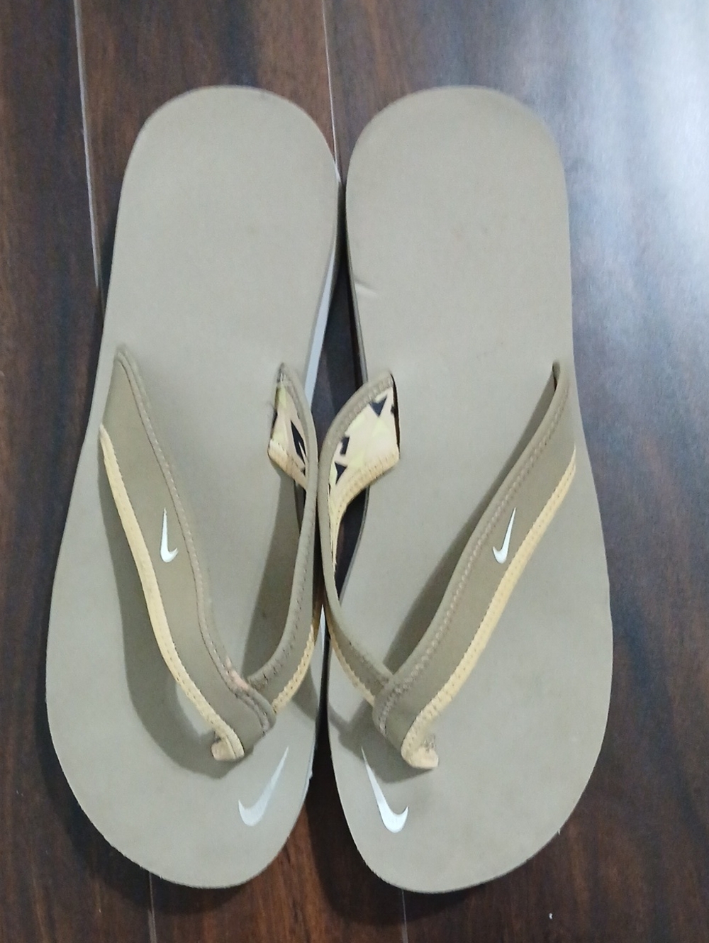 Nike Women’s Beige Tan Flip Flop Sandals
